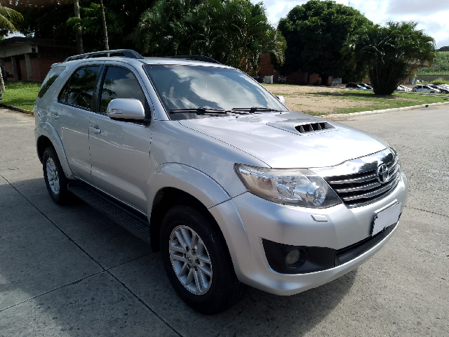 TOYOTA HILUX SW4 SRV 4X4  2015