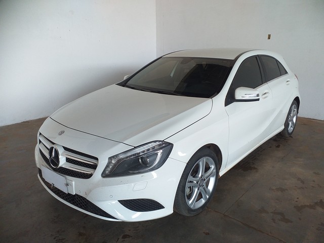 MERCEDES-BENZ A200TURBO 2015